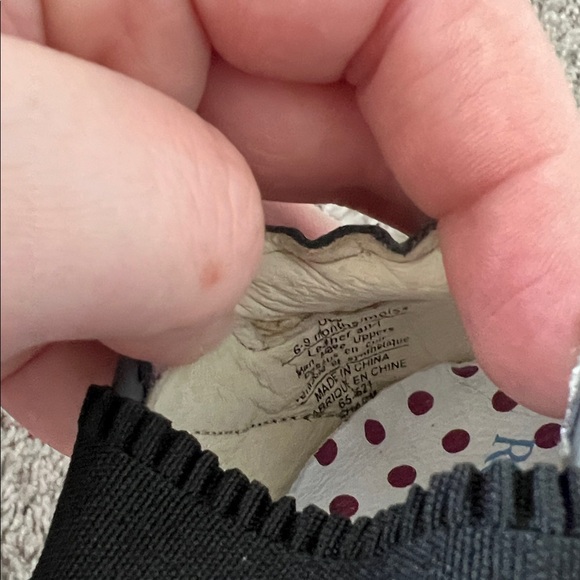 Robeez Grey Patent Leather Infant Flats - Picture 6 of 6